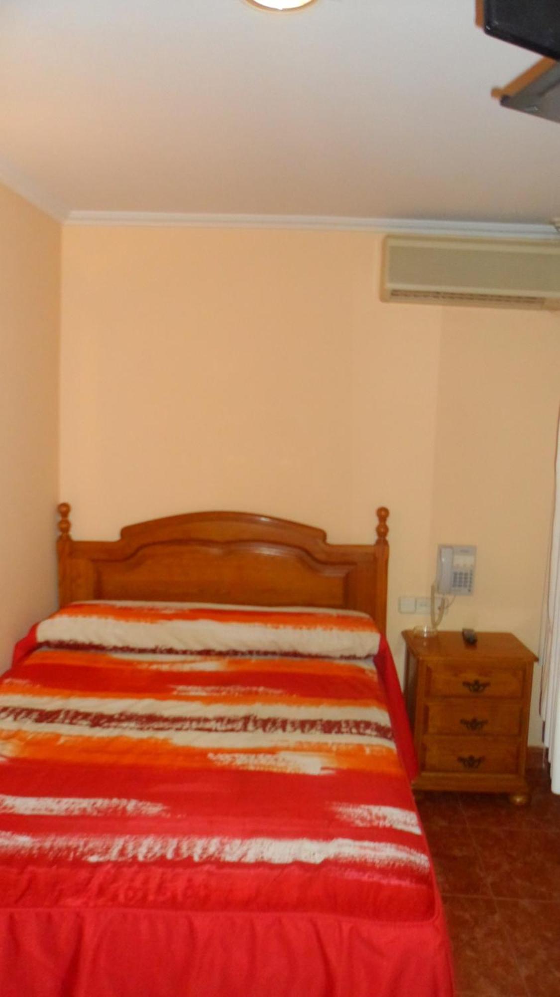 Hostal La Nava Madrid Esterno foto