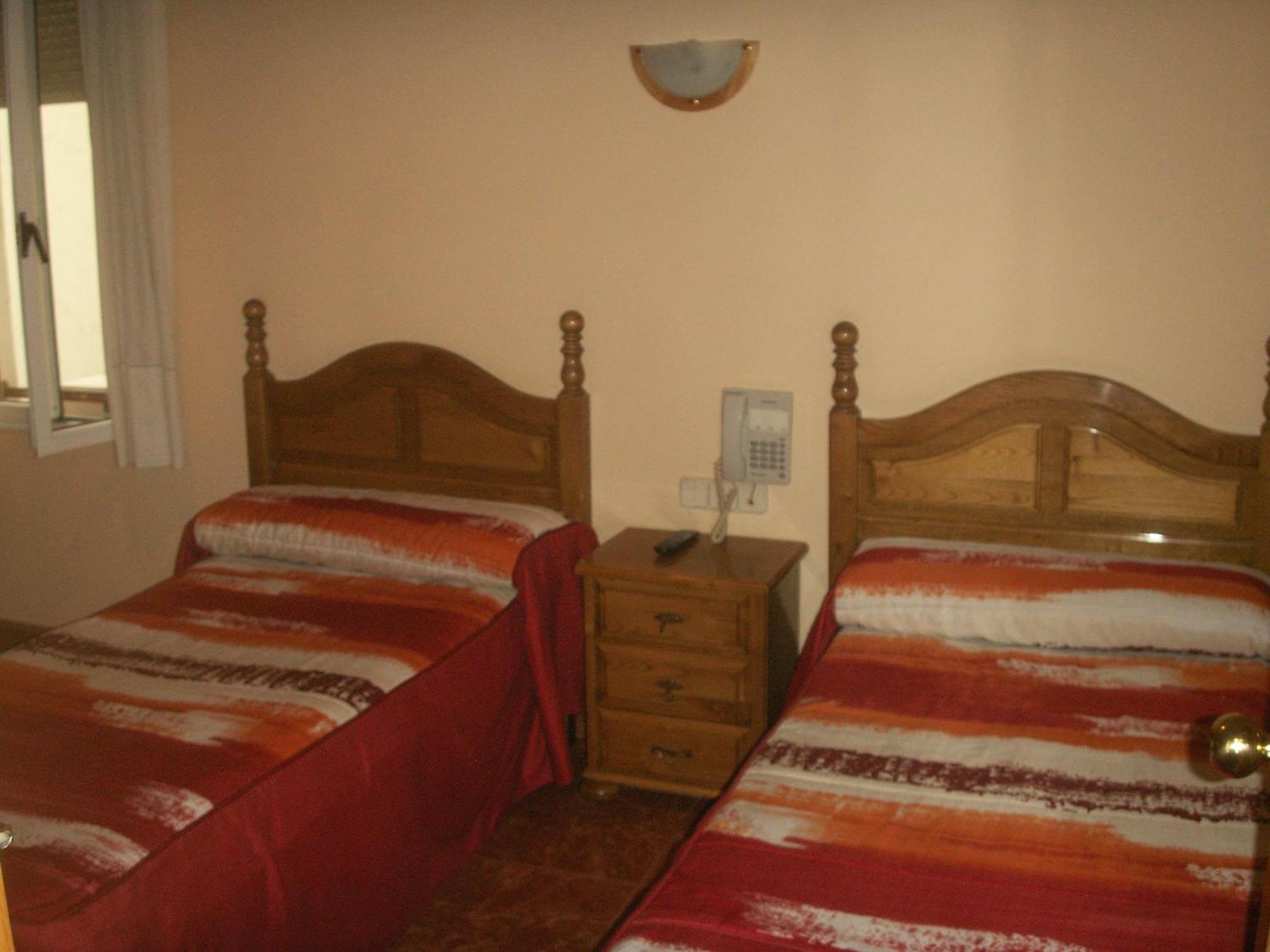 Hostal La Nava Madrid Esterno foto