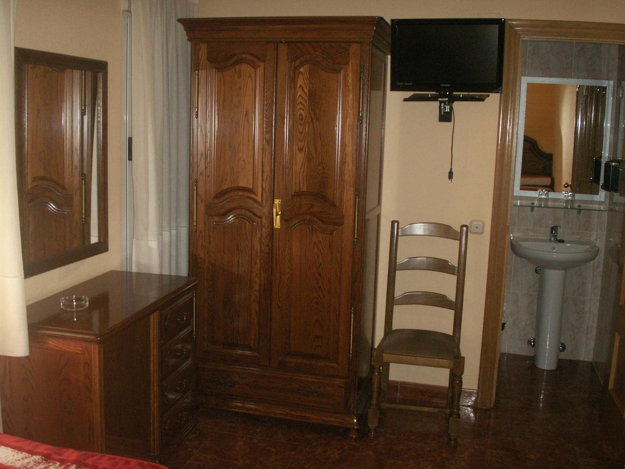 Hostal La Nava Madrid Esterno foto