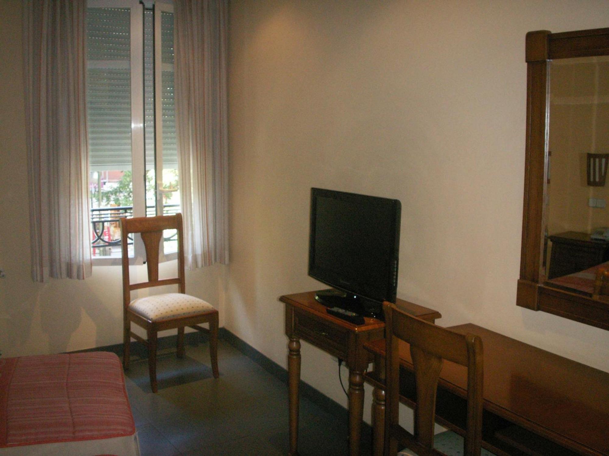 Hostal La Nava Madrid Esterno foto