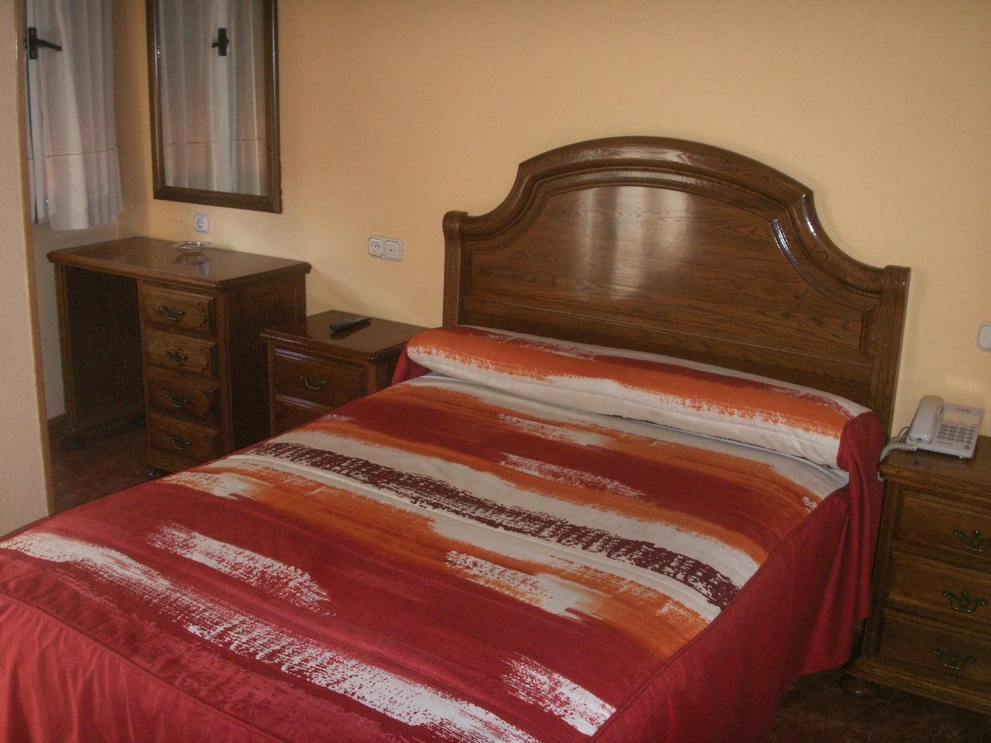 Hostal La Nava Madrid Esterno foto