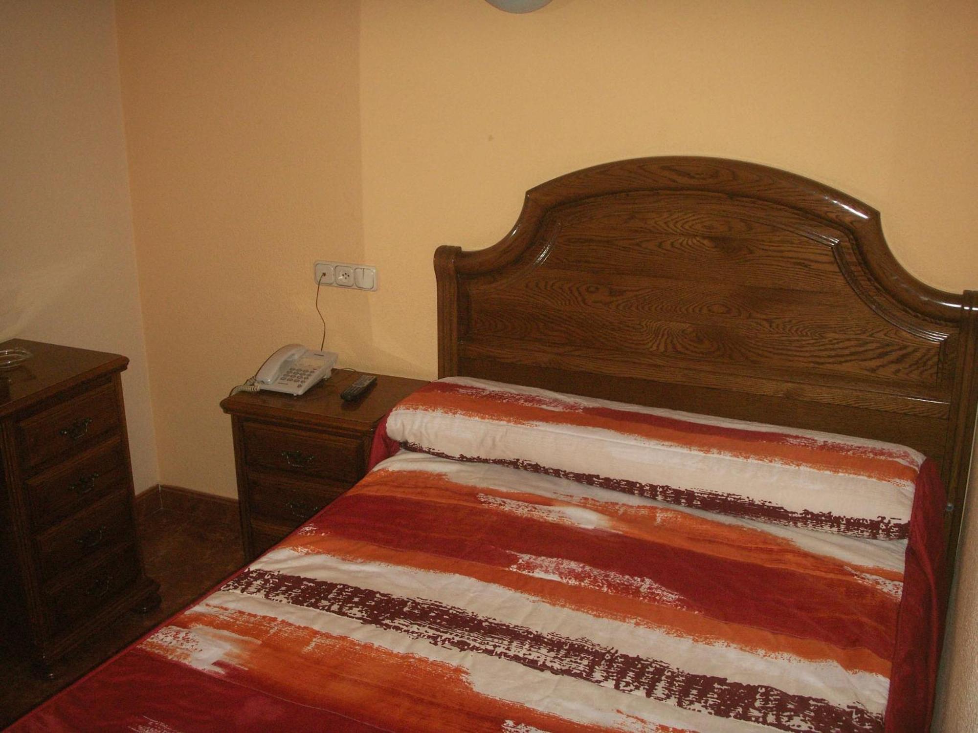 Hostal La Nava Madrid Esterno foto