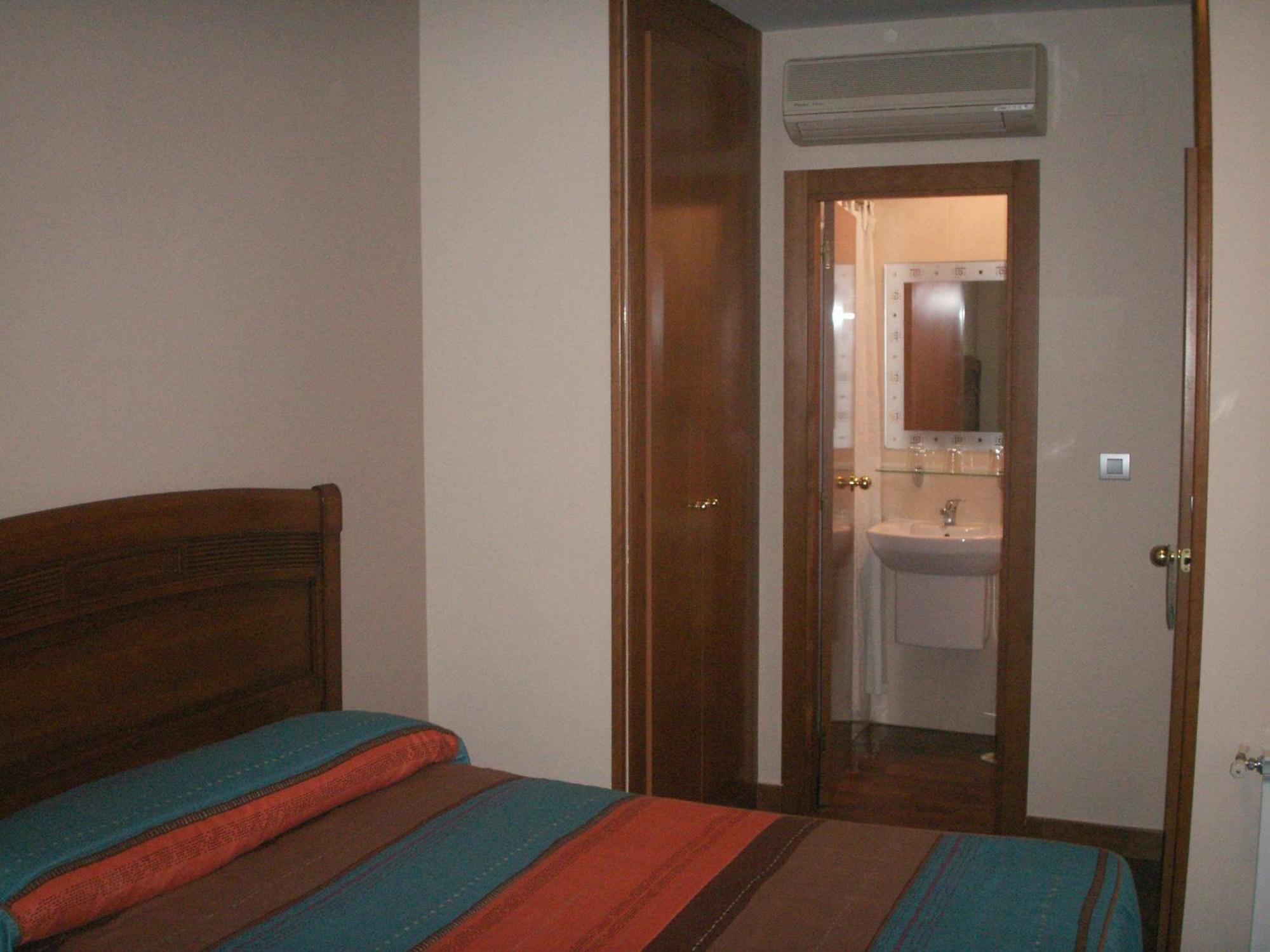 Hostal La Nava Madrid Esterno foto