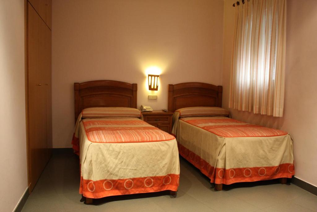 Hostal La Nava Madrid Esterno foto
